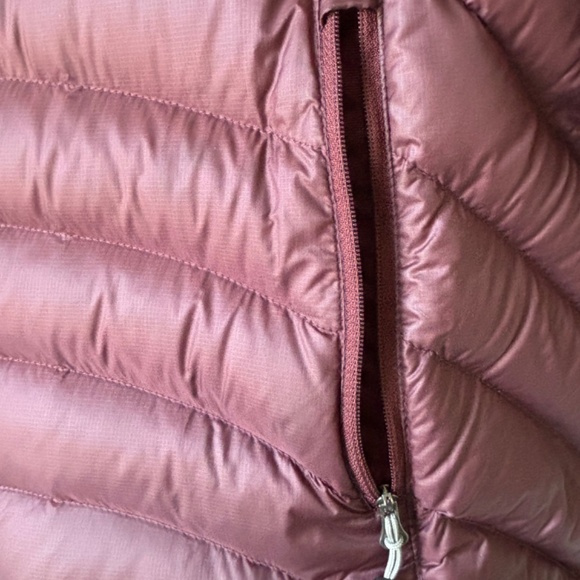 L.L.Bean Down Jacket in Eggplant Medium Petite - Picture 4 of 9